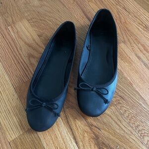 Black ballet flats